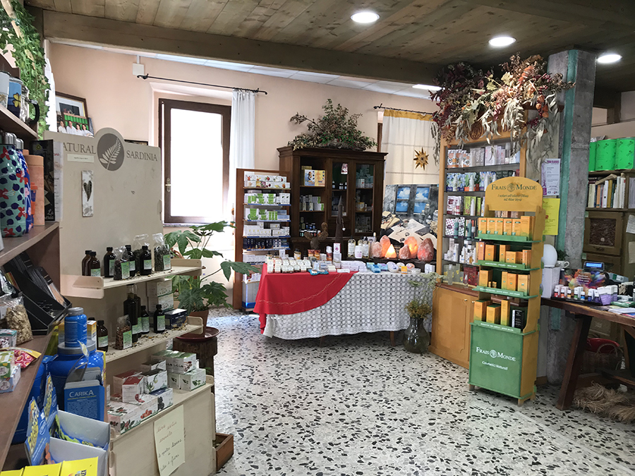 L'interno dell'erboristeria